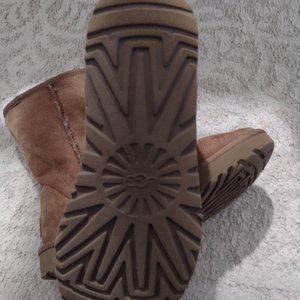 UGG CLASSIC SHORT II CHESTNUT BOOTS SIZE 7